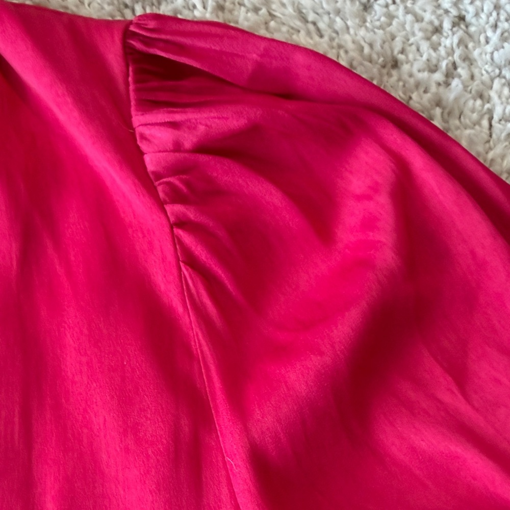 Evereve Bright Fuchsia Split V-Neck Short Sleeve Blouse - Picture 4 of 7